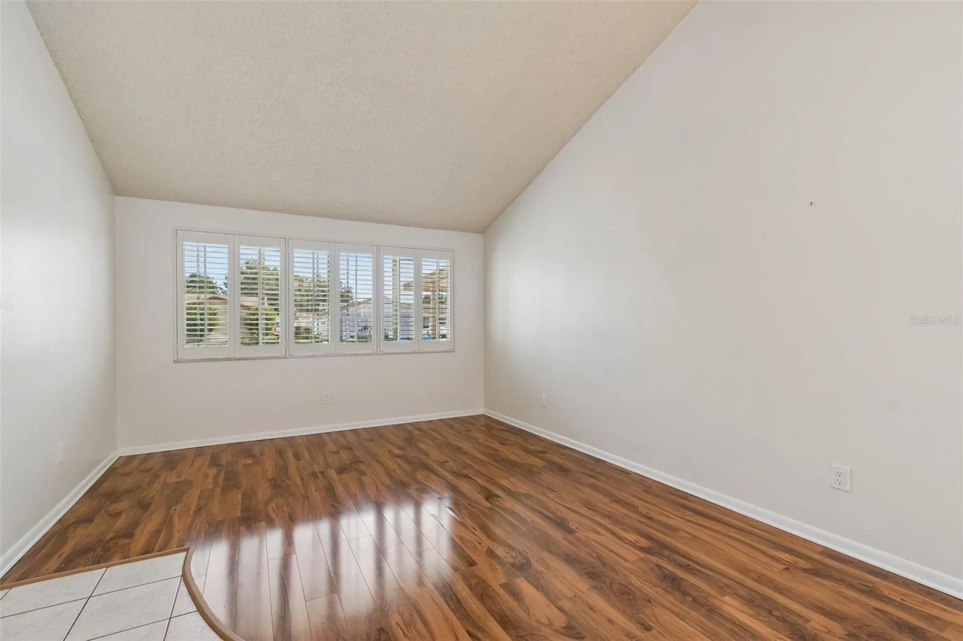 8806 Oak Circle Tampa FL 33615