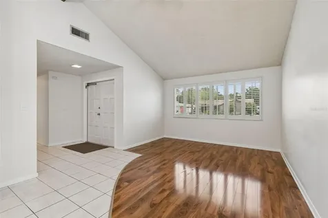 8806 Oak Circle Tampa FL 33615