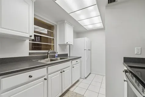 8806 Oak Circle Tampa FL 33615