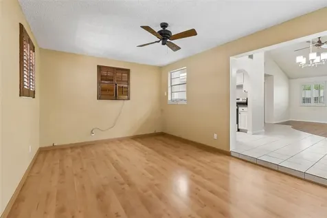 8806 Oak Circle Tampa FL 33615
