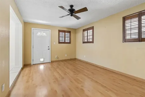 8806 Oak Circle Tampa FL 33615