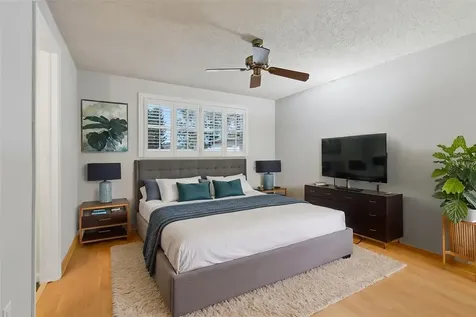 8806 Oak Circle Tampa FL 33615
