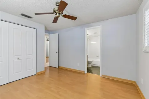 8806 Oak Circle Tampa FL 33615