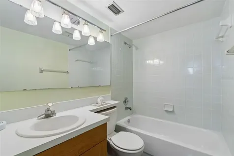 8806 Oak Circle Tampa FL 33615