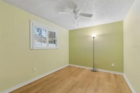 8806 Oak Circle Tampa FL 33615