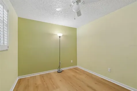 8806 Oak Circle Tampa FL 33615