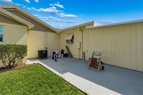 8806 Oak Circle Tampa FL 33615