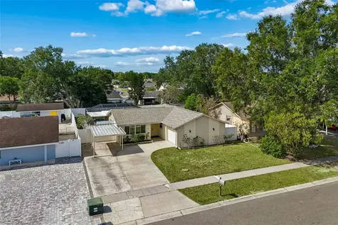 8806 Oak Circle Tampa FL 33615