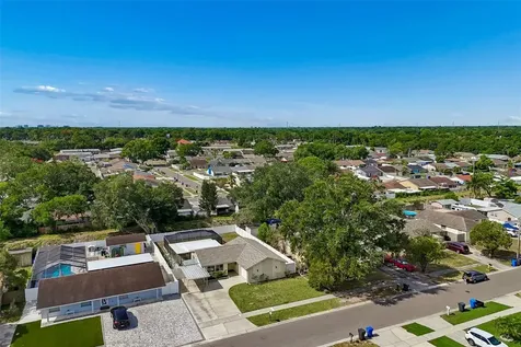 8806 Oak Circle Tampa FL 33615