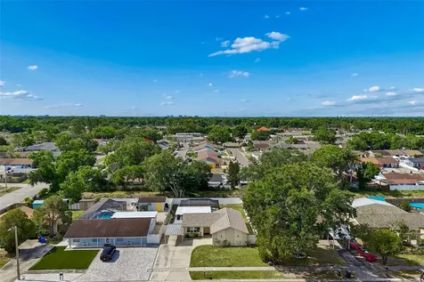 8806 Oak Circle Tampa FL 33615