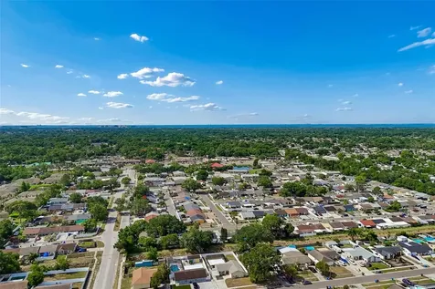 8806 Oak Circle Tampa FL 33615