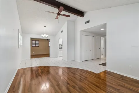 8806 Oak Circle Tampa FL 33615