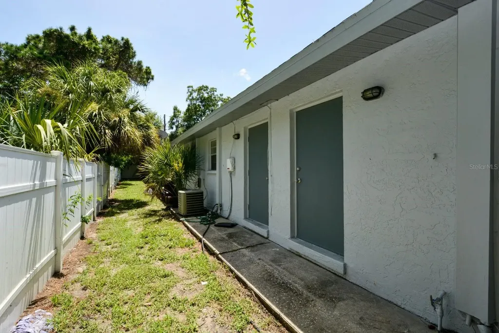 2519 9th Avenue W Bradenton FL 34205