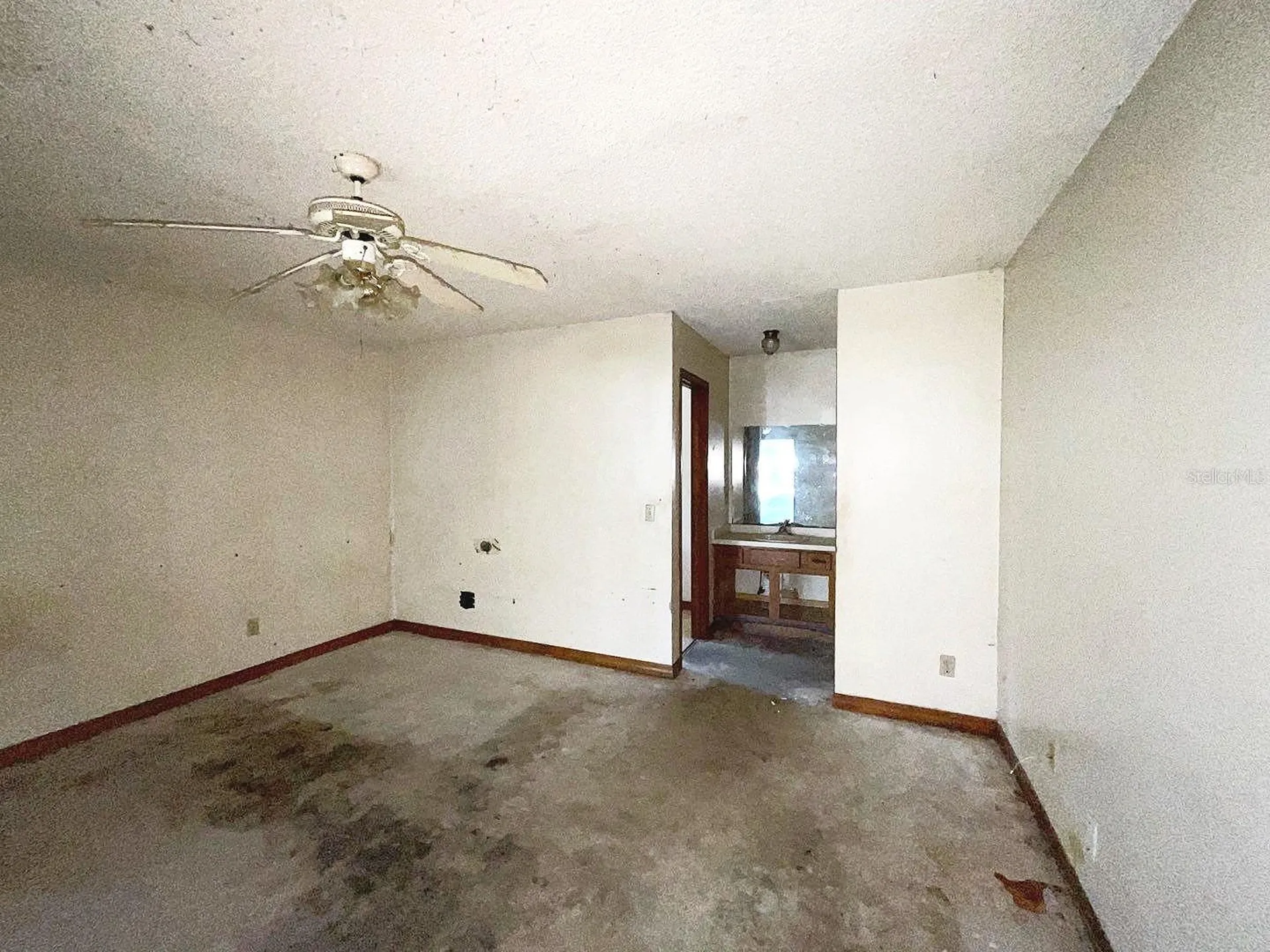 1627 Saxon Boulevard Deltona FL 32725