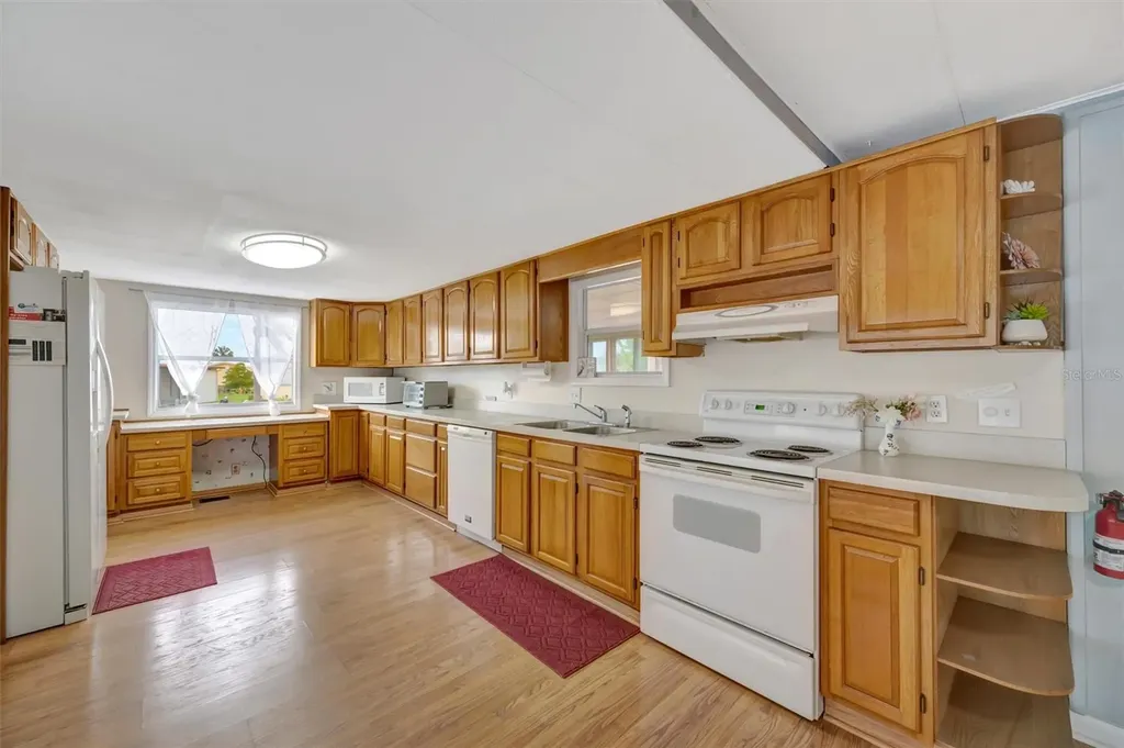 162 S Saint Thomas Circle Apollo Beach FL 33572