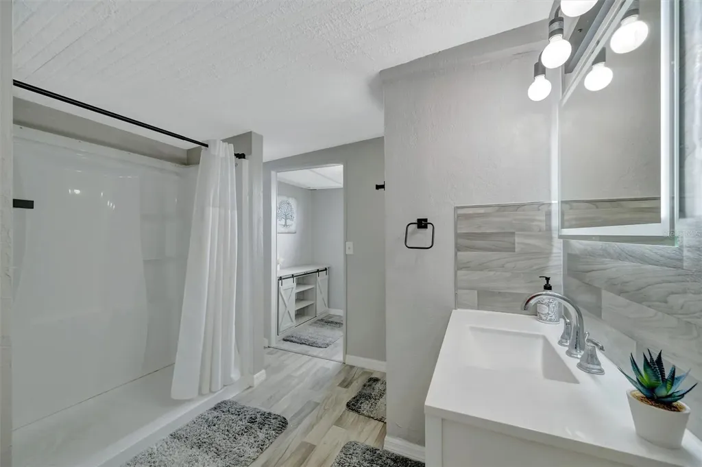 162 S Saint Thomas Circle Apollo Beach FL 33572