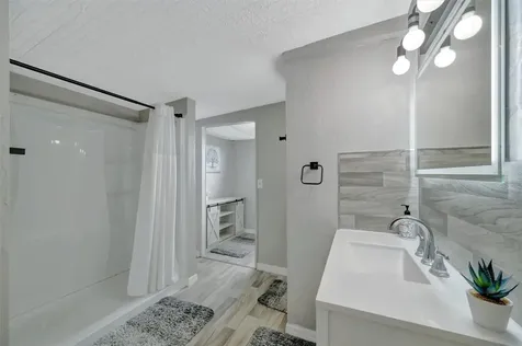 162 S Saint Thomas Circle Apollo Beach FL 33572