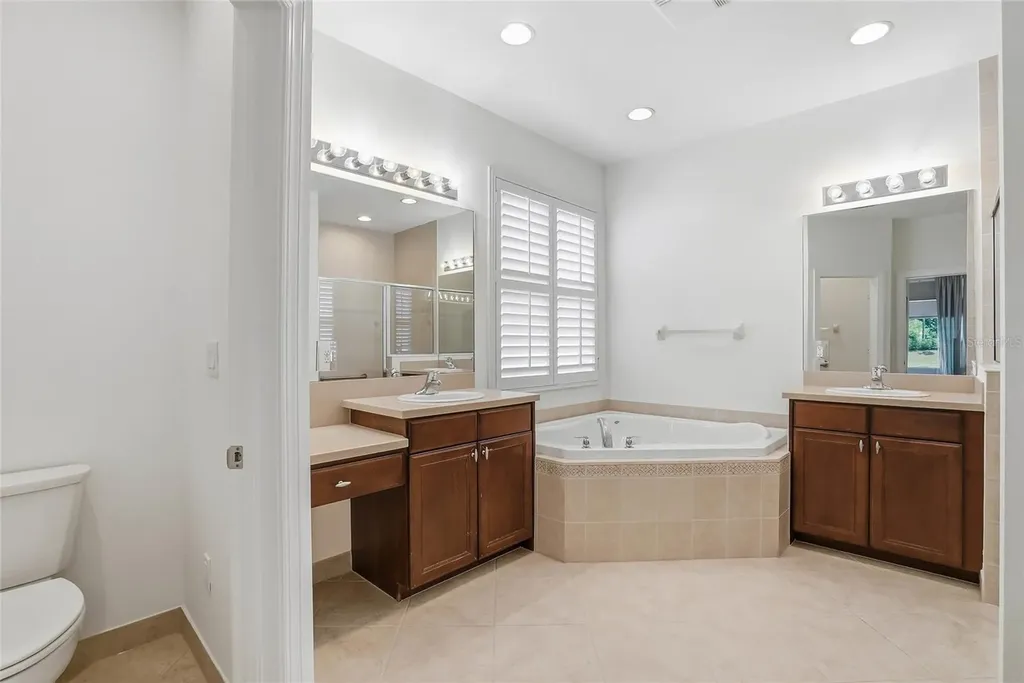 5042 Sandy Brook Circle Wimauma FL 33598