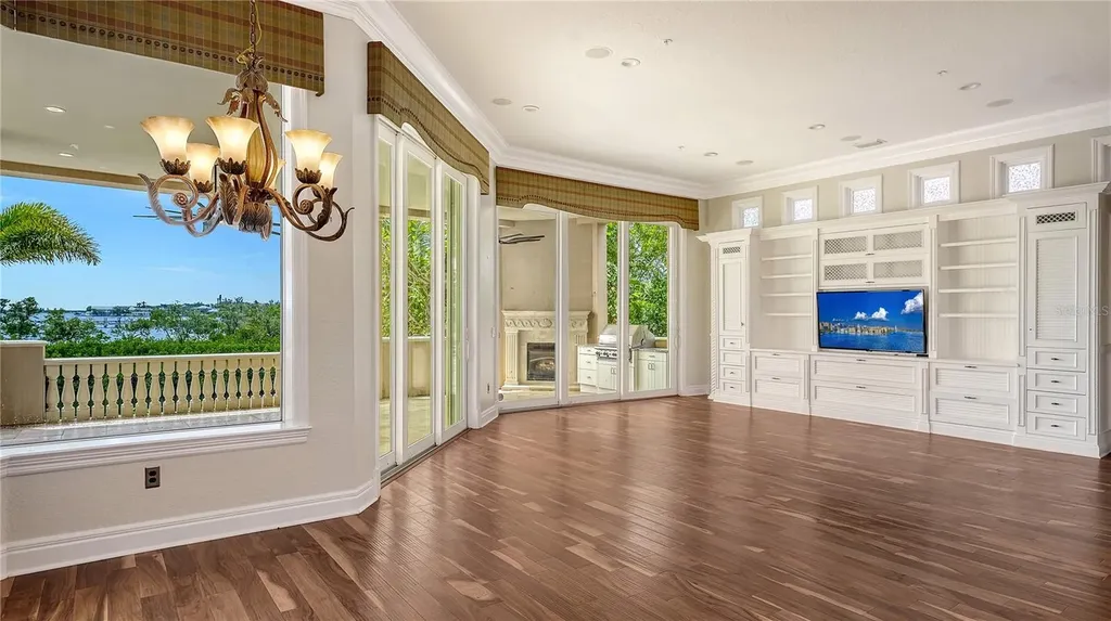 1356 Point Crisp Road Sarasota FL 34242
