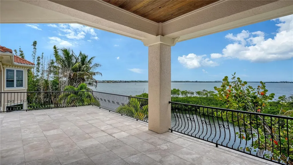 1356 Point Crisp Road Sarasota FL 34242