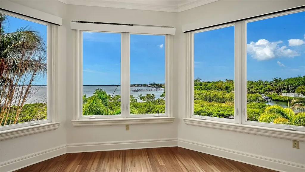 1356 Point Crisp Road Sarasota FL 34242