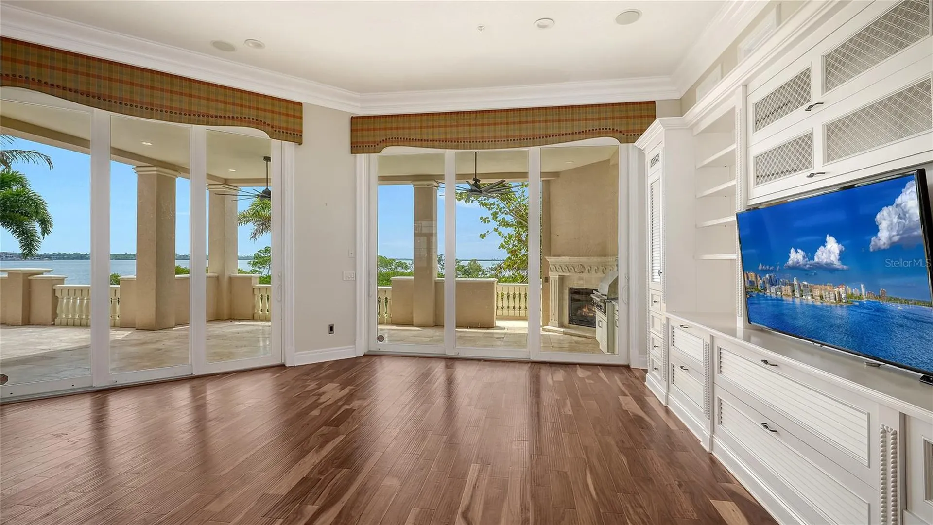 1356 Point Crisp Road Sarasota FL 34242