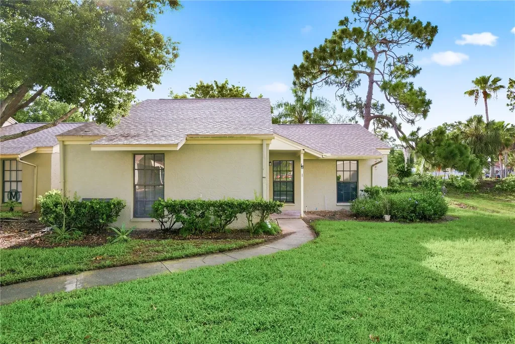 18 Windrush Bay Drive Tarpon Springs FL 34689