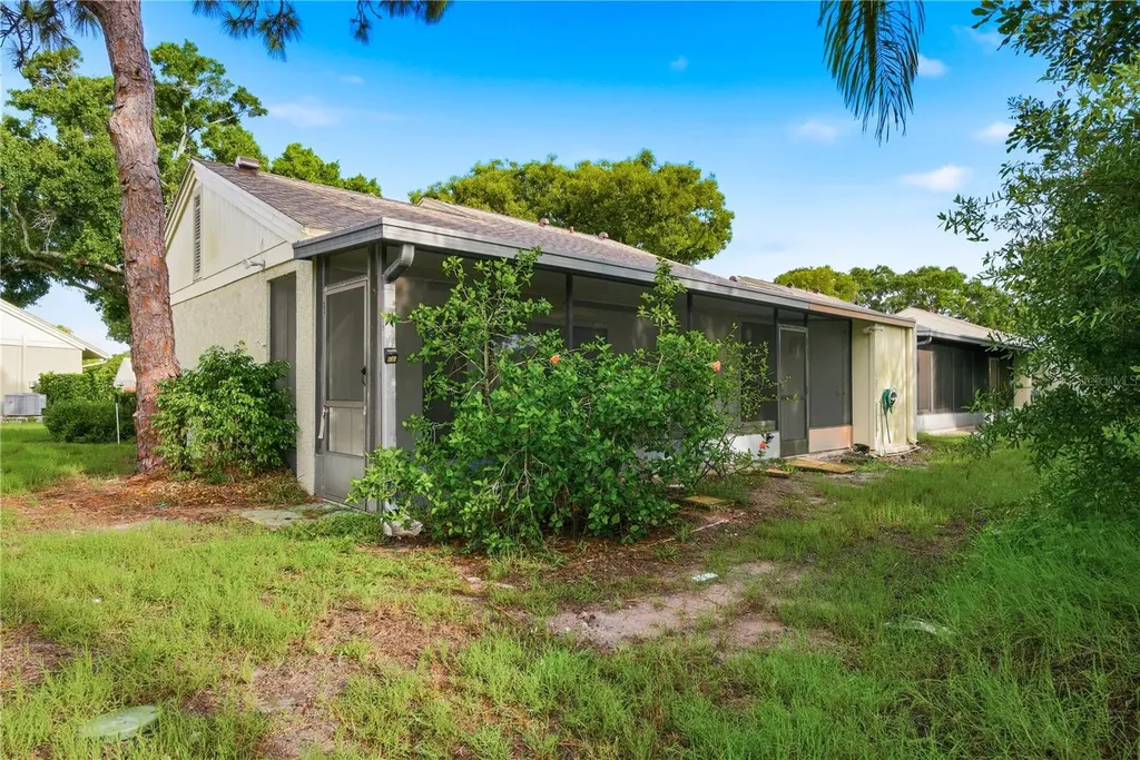 18 Windrush Bay Drive Tarpon Springs FL 34689