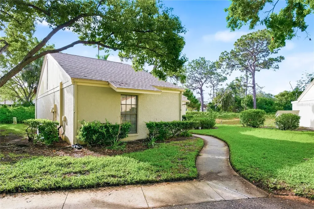 18 Windrush Bay Drive Tarpon Springs FL 34689