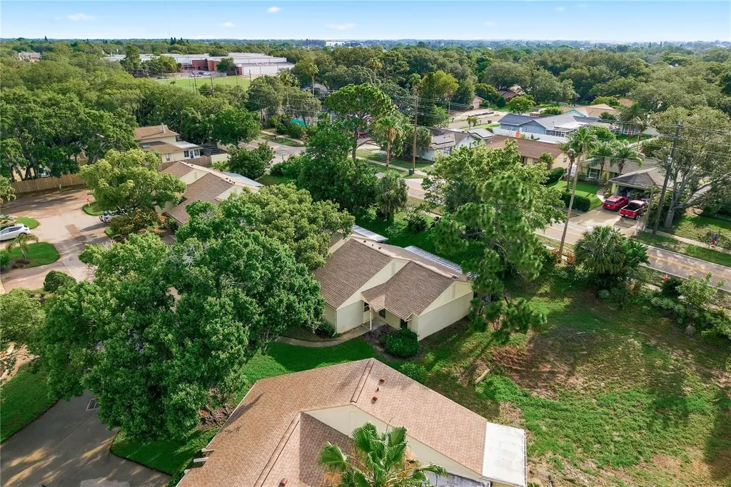 18 Windrush Bay Drive Tarpon Springs FL 34689