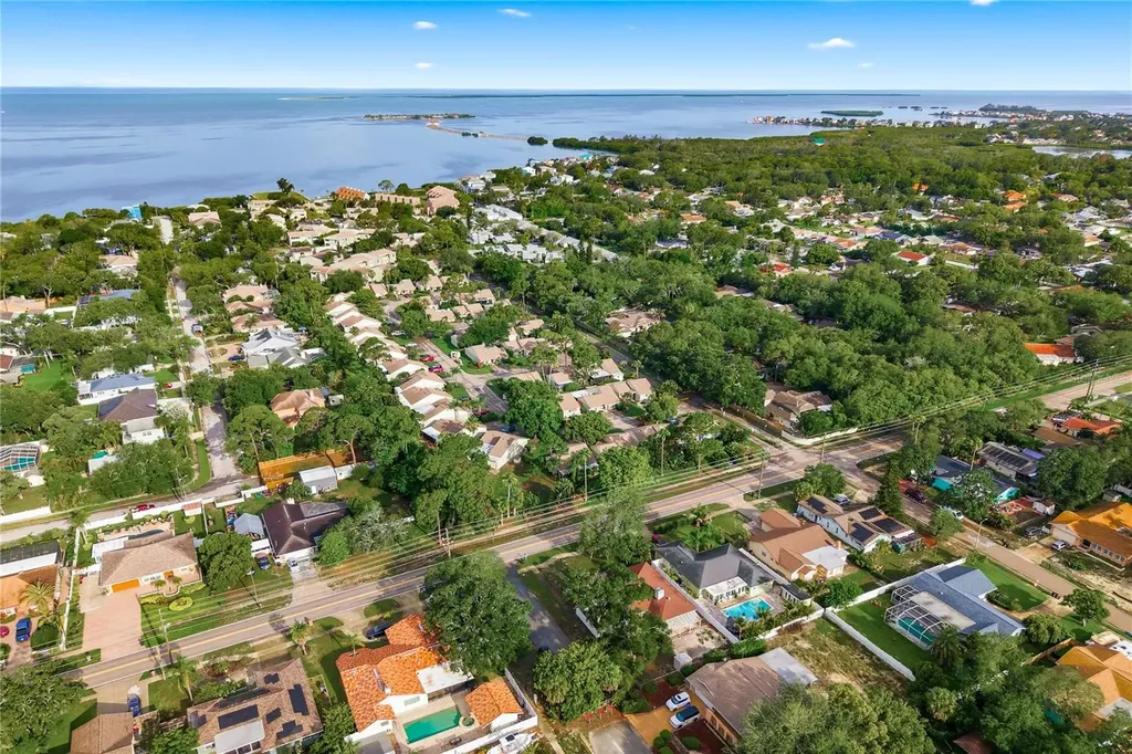 18 Windrush Bay Drive Tarpon Springs FL 34689