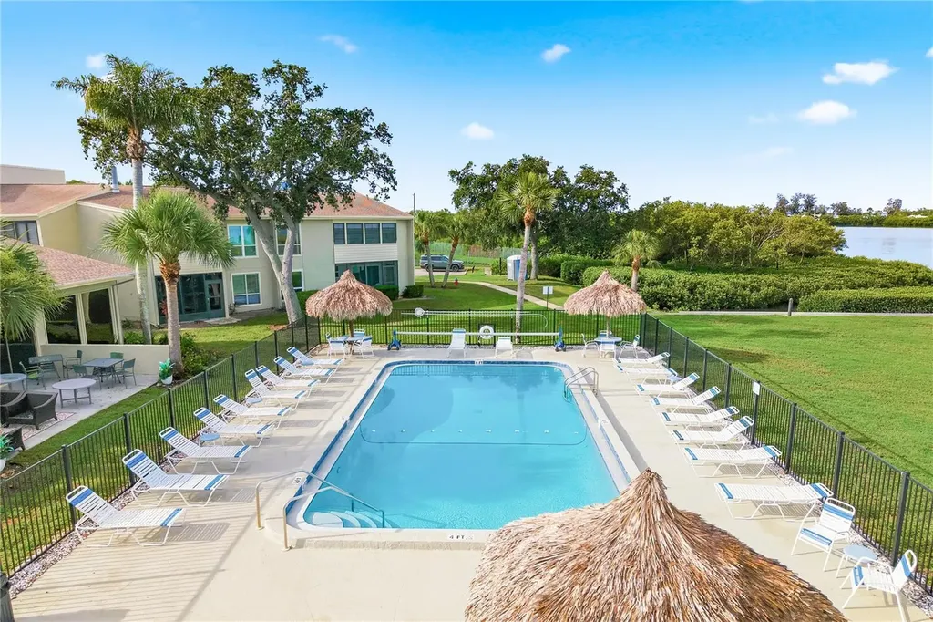 18 Windrush Bay Drive Tarpon Springs FL 34689