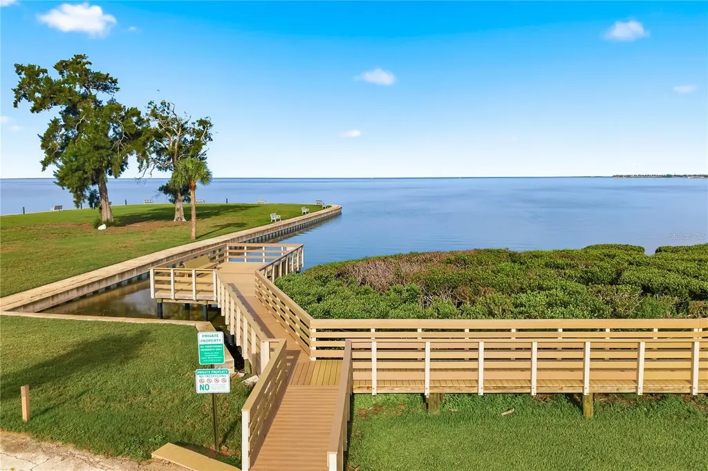 18 Windrush Bay Drive Tarpon Springs FL 34689