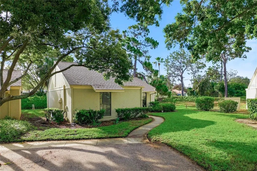 18 Windrush Bay Drive Tarpon Springs FL 34689