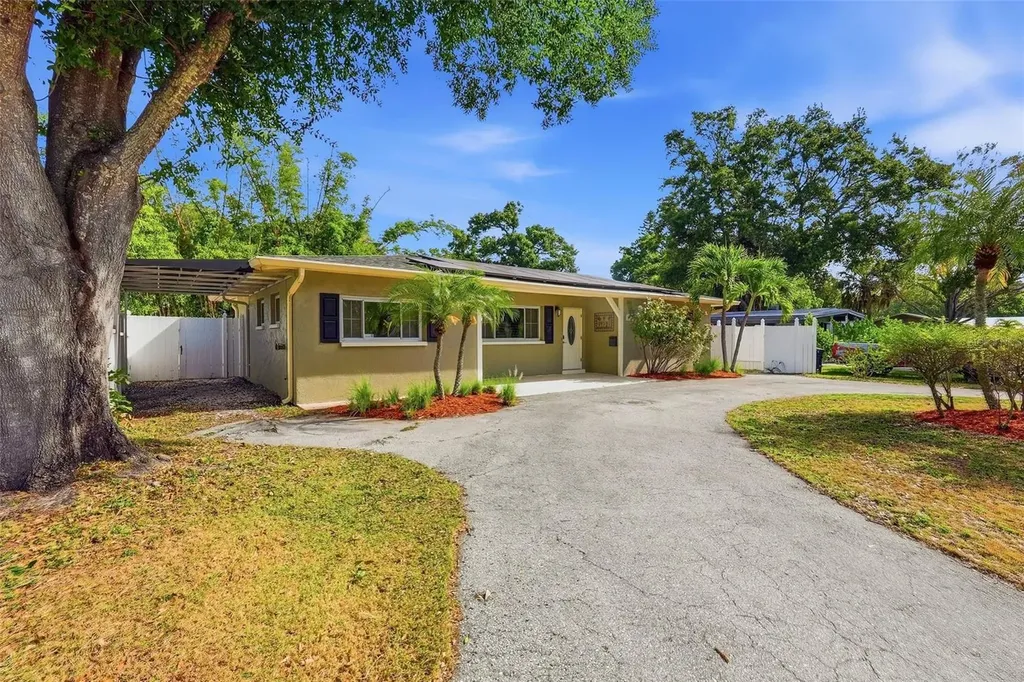 5654 Kiwanis Place NE St Petersburg FL 33703