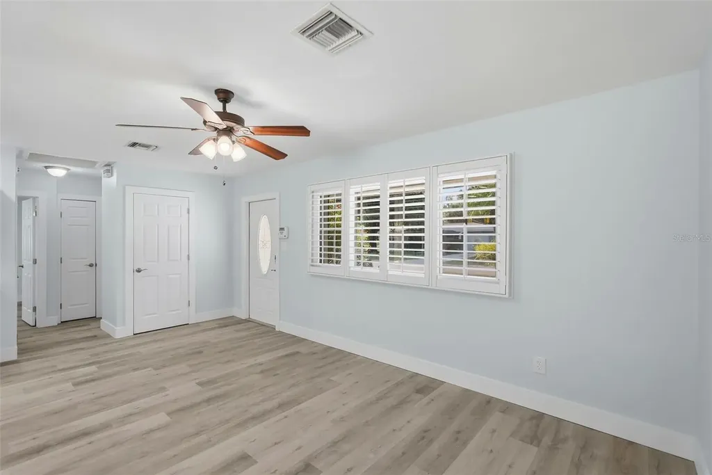 5654 Kiwanis Place NE St Petersburg FL 33703