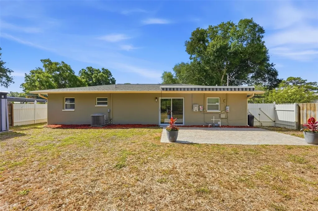 5654 Kiwanis Place NE St Petersburg FL 33703