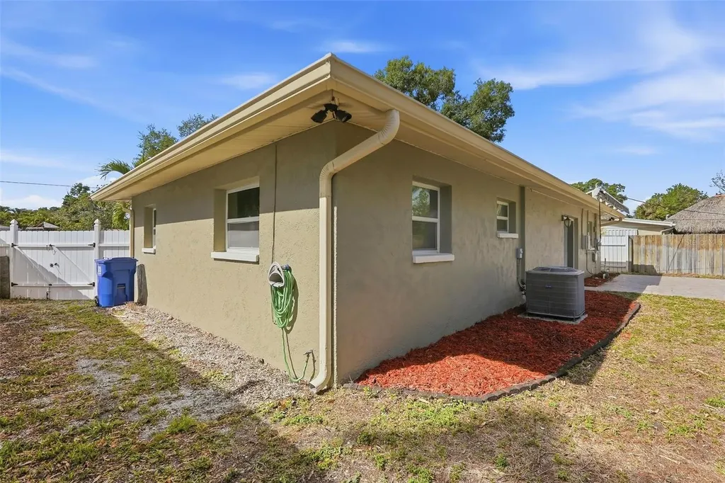5654 Kiwanis Place NE St Petersburg FL 33703