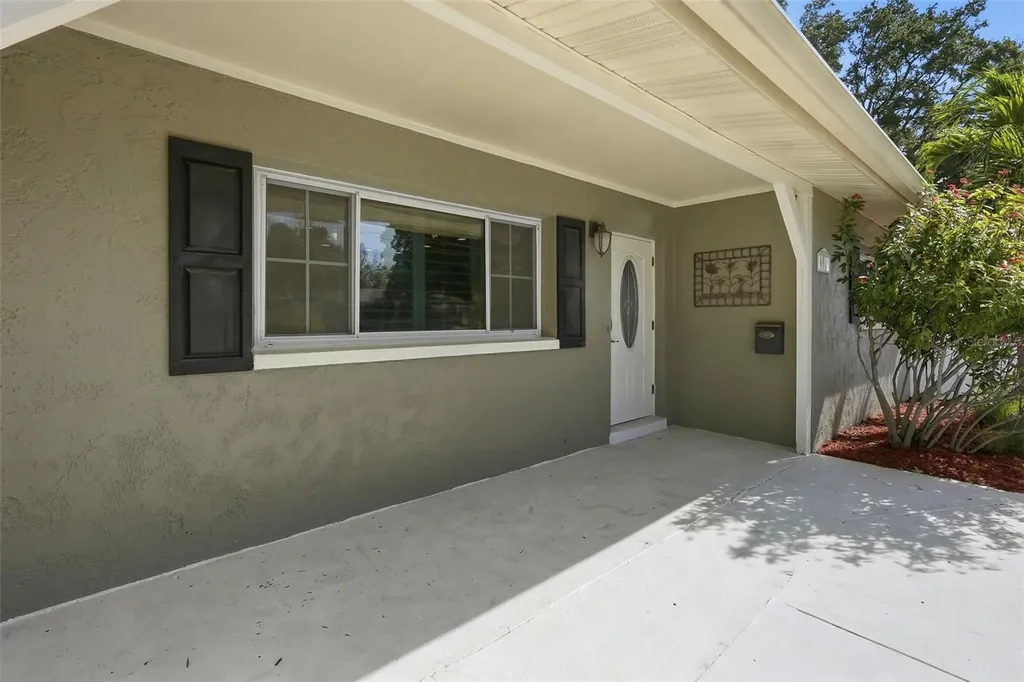 5654 Kiwanis Place NE St Petersburg FL 33703