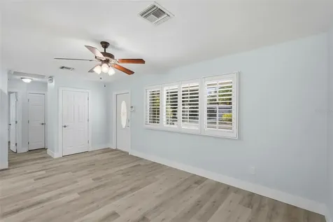 5654 Kiwanis Place NE St Petersburg FL 33703