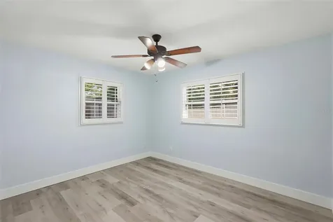 5654 Kiwanis Place NE St Petersburg FL 33703