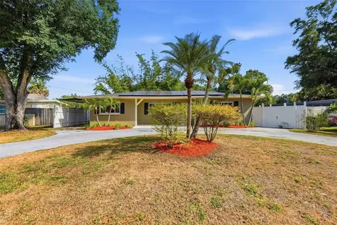 5654 Kiwanis Place NE St Petersburg FL 33703