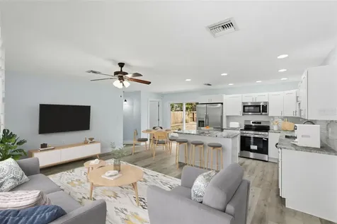 5654 Kiwanis Place NE St Petersburg FL 33703