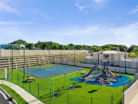 Urb Mirabella Village 2 Calle Nacar Bayamon PR 00961