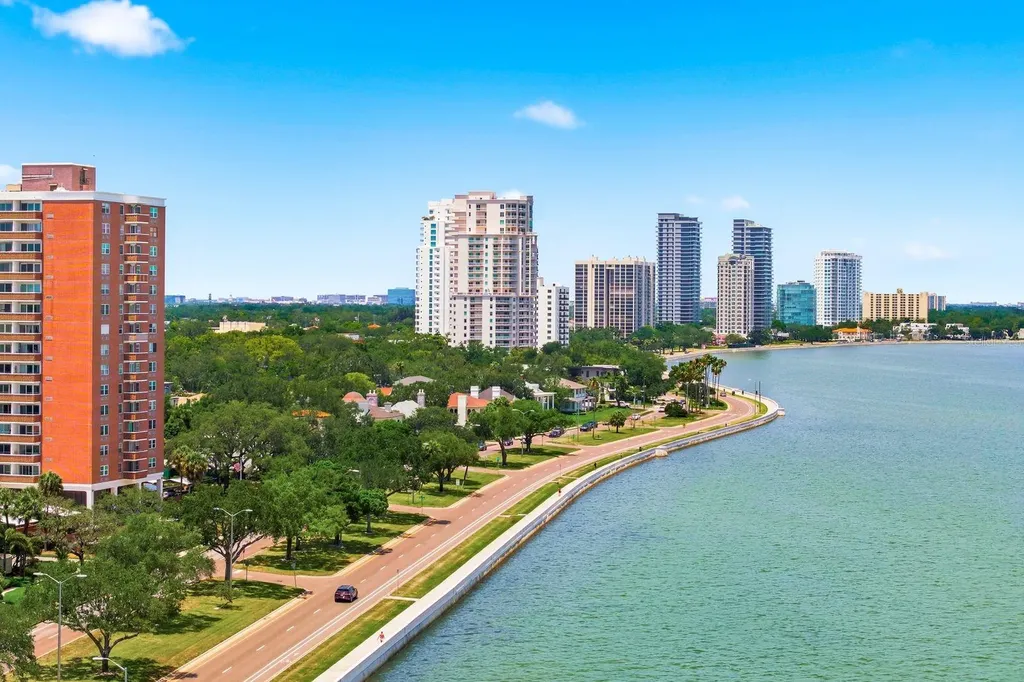 4811 Bayshore Boulevard Tampa FL 33611