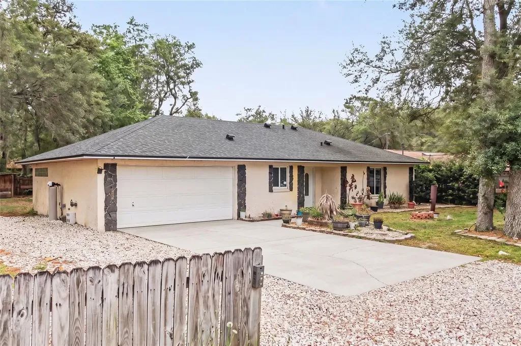 890 Deland Avenue Orange City FL 32763