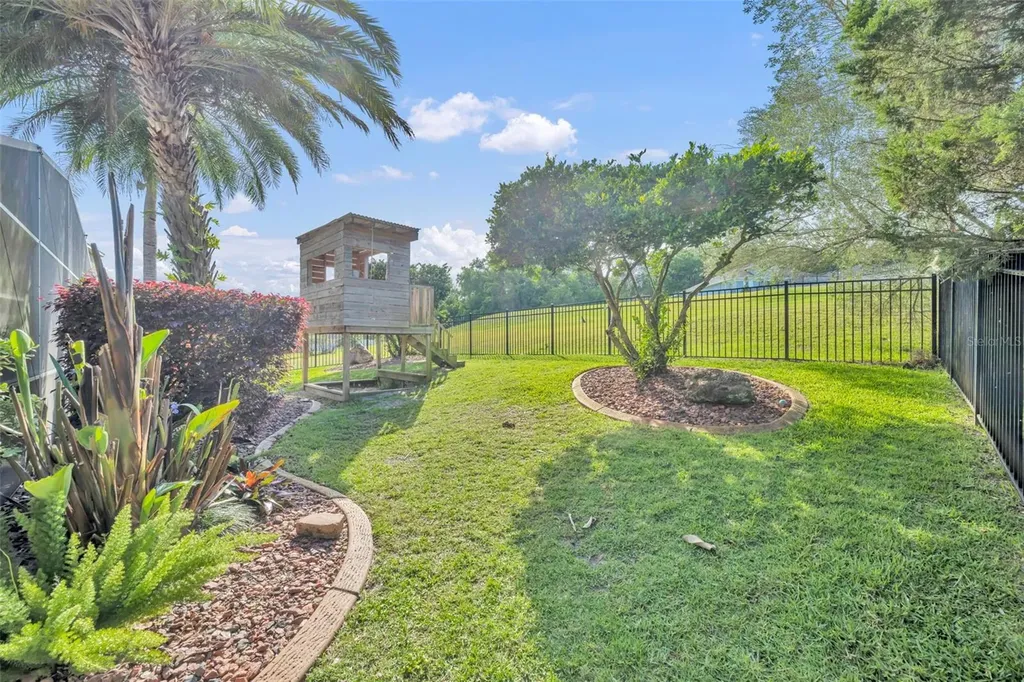 2329 Natoma Boulevard Mount Dora FL 32757