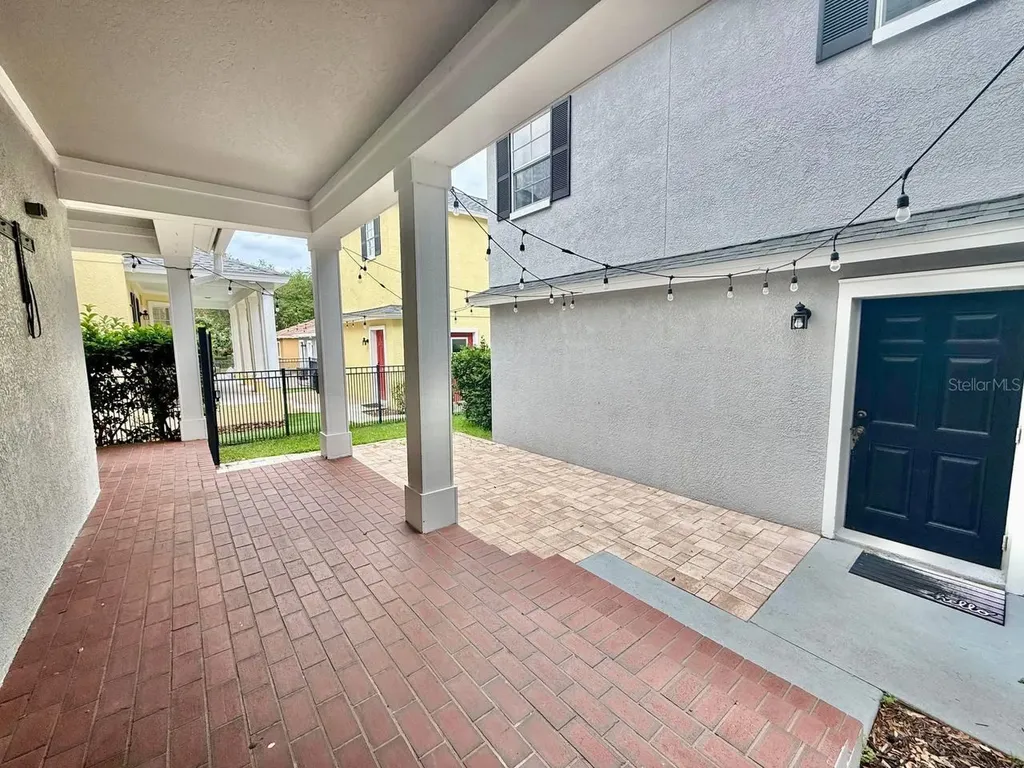 16112 Loneoak View Drive Lithia FL 33547