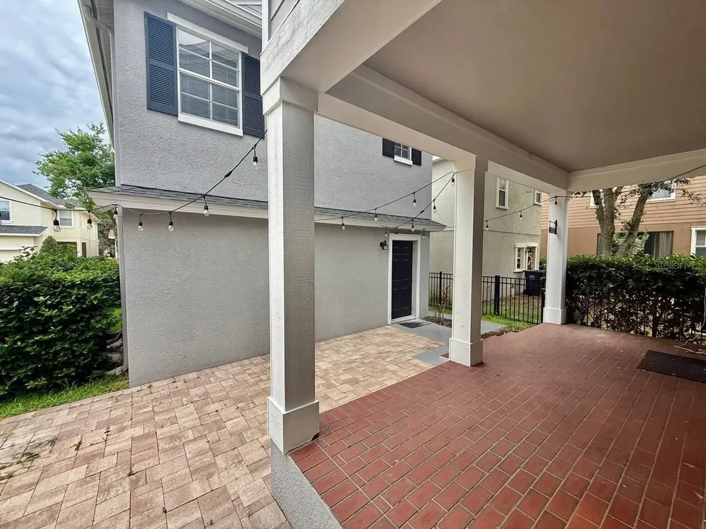 16112 Loneoak View Drive Lithia FL 33547