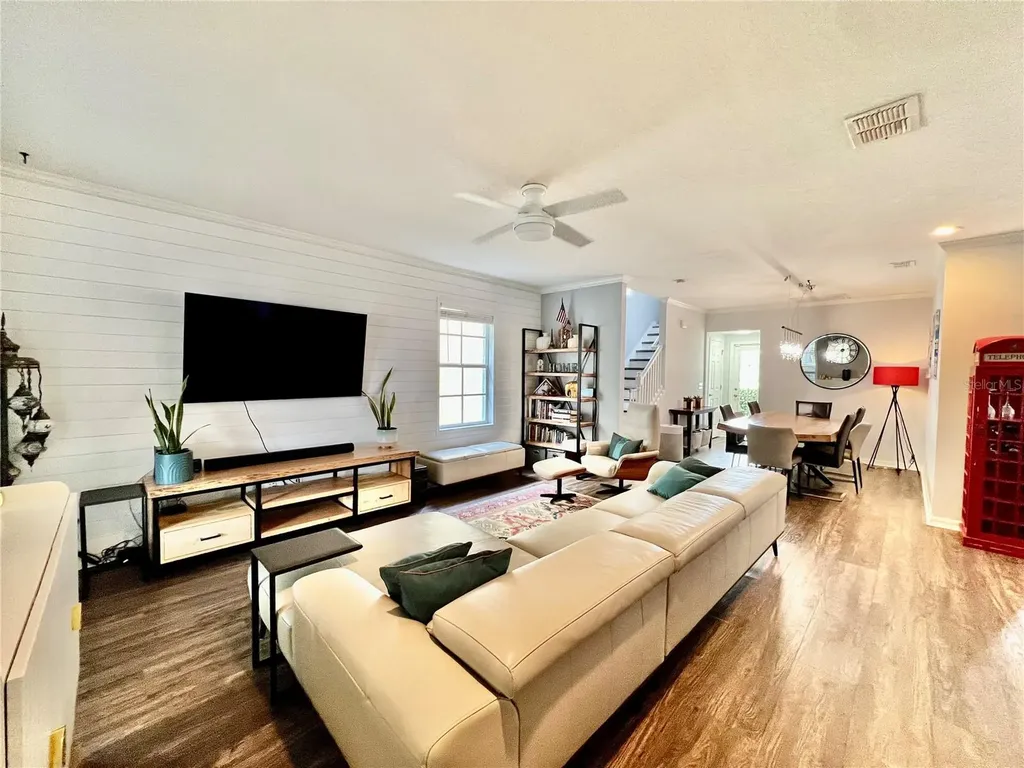 16112 Loneoak View Drive Lithia FL 33547